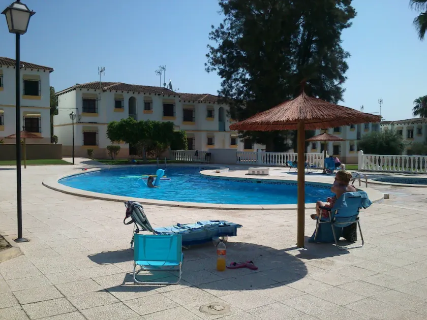 Lejlighed ved poolen - Image 1