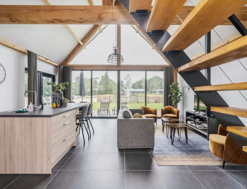 Modern lodge stay with pond view - Image 1