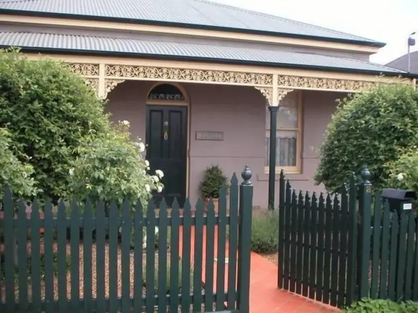 Hyacinth House self contained cottage - Image 1