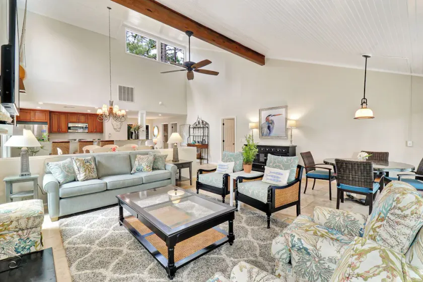 In the Heart of Harbour Town 2BR 2BA Pool Access Close to Beach - Image 1