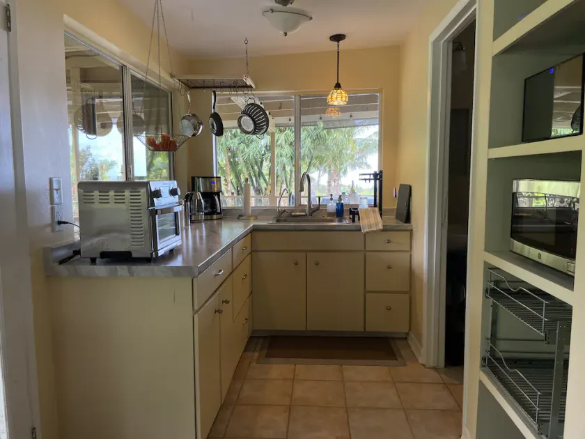 Private Banana Tree Cottage with Ocean Views - Image 1