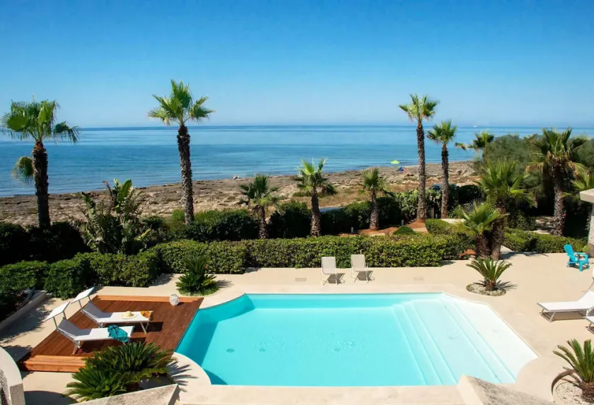 Villa White Dahlia - Image 1