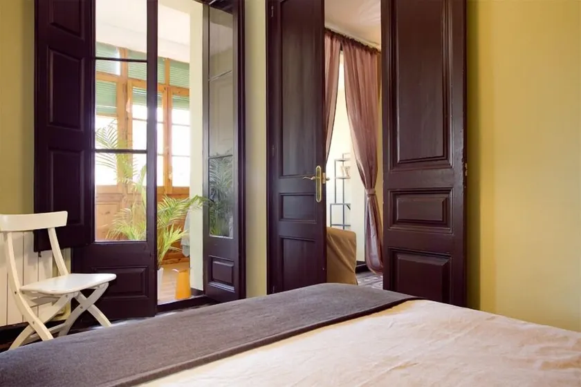 Art Nouveau 2 Bedroom in the Historic Eixample D.  Free luggage storage service. - Image 1