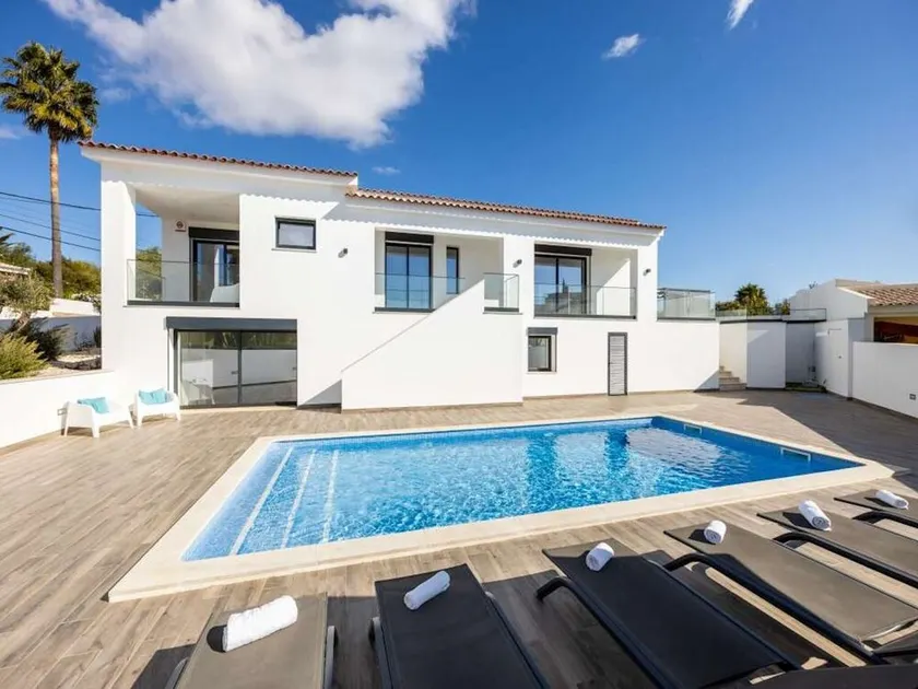 Modern Carvoeiro Villa | 6 Bedrooms | Villa Olive | Private Pool - Image 1