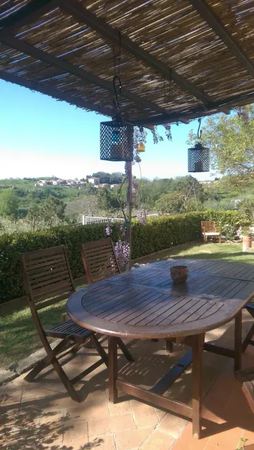 Ferme médiévale offre des vues spectaculaires sur la vallée toscane classique - Image 1