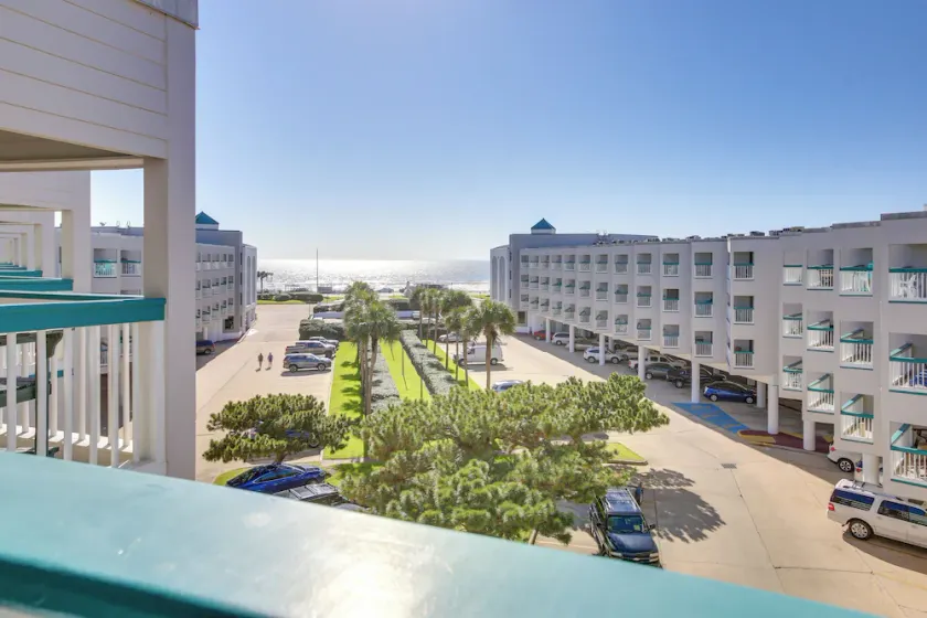 Galveston beach front and ocean views at Casa Del Mar - Image 1