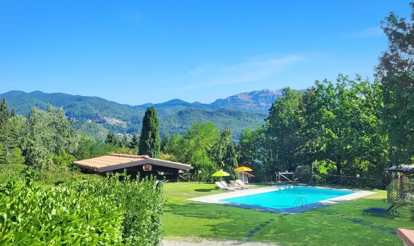 Bella casa con vista mozzafiato, ampio giardino e piscina privata - Image 1