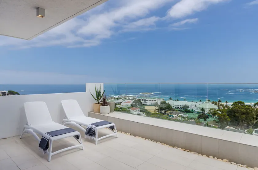 Stunning Ocean & Mountain Views - Image 1