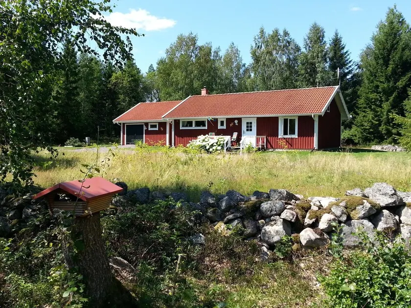 Maison suédoise confortable entourée de prairies, de forêts et de lacs pour une pure détente! - Image 1