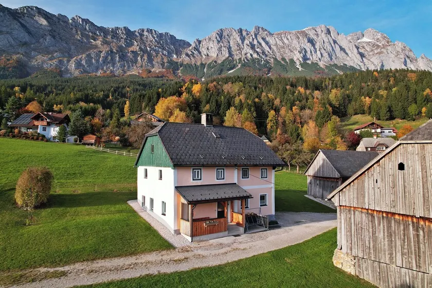 Quaint, rustic vacation home with hut flair on the sunny side of the Grimming - Image 1