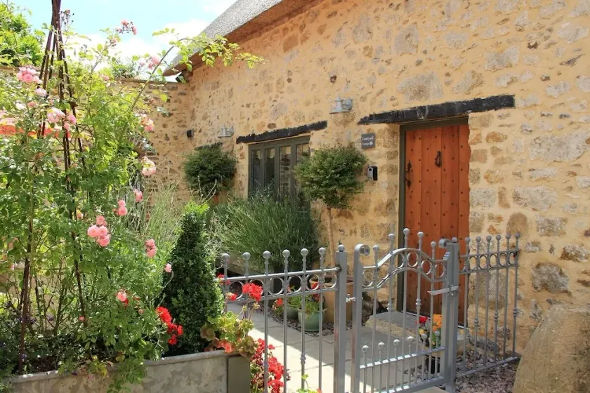 Courtyard Cottage Luxury Thatched Home Sleeps 4  (Pet Friendly) Near Gastro Pub - Image 1