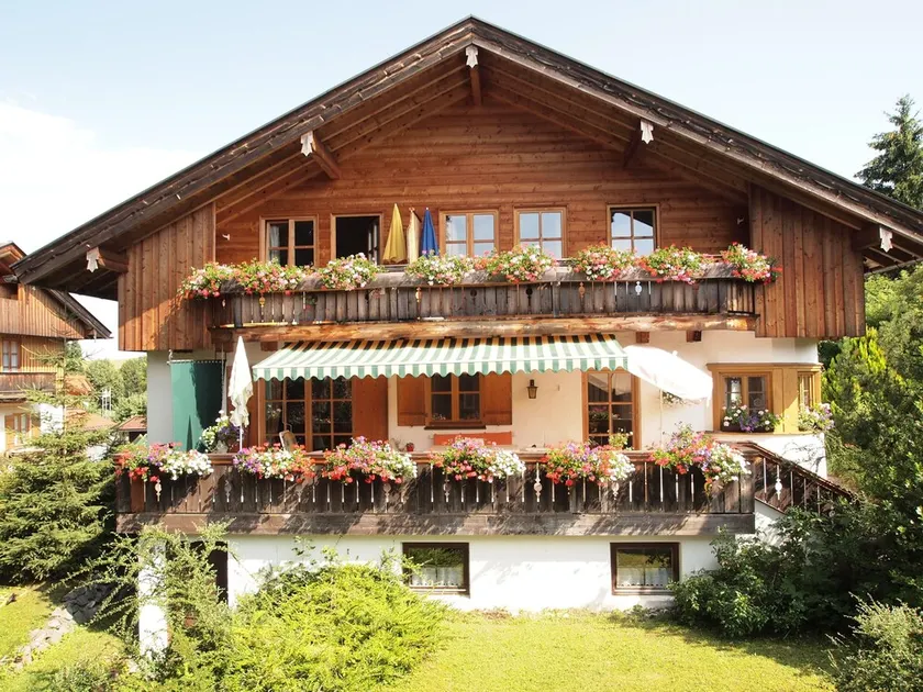 Comfortable, fully furnished apartment with mountain views for 4 people - Image 1