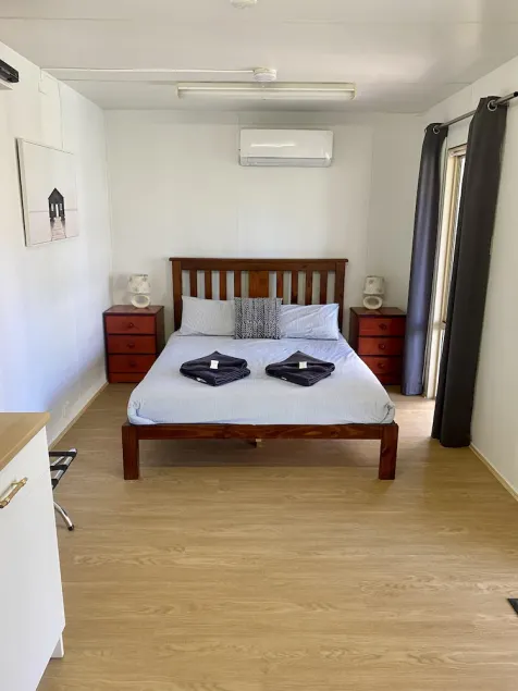 One-Bedroom Studio - Studio Room With Gum Creek View - Image 1