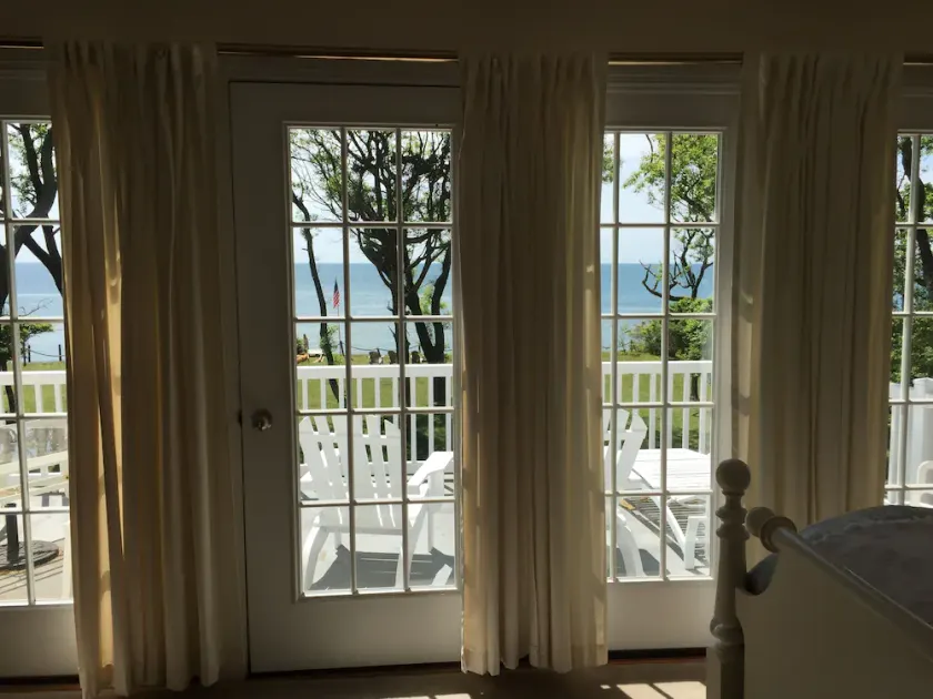 THE BAYWOOD BED AND BREAKFAST - Image 1