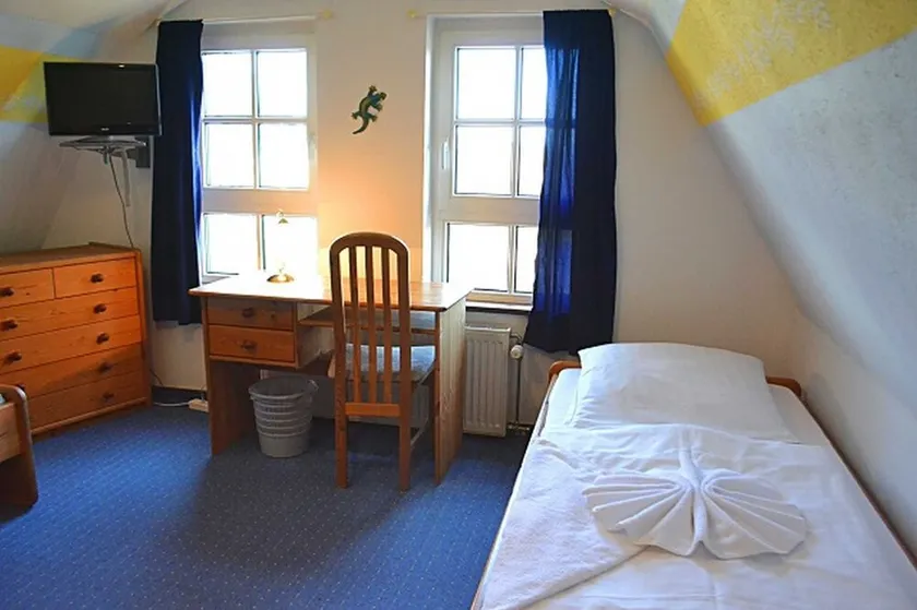 Double room 5 upper floor with two single beds - Pension Inselidyll - Image 1