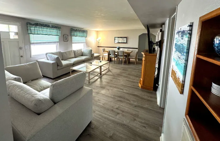 Beach Vacation Home 1.5 Blocks from Beach - Image 1