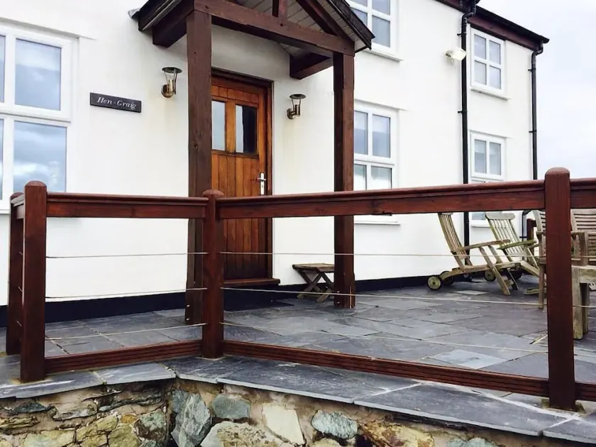 Luxurious Seafront Cottage - Image 1