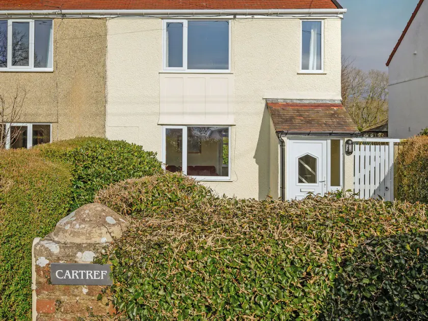 2 bedroom accommodation in Llysfaen Village, near Old Colwyn - Image 1