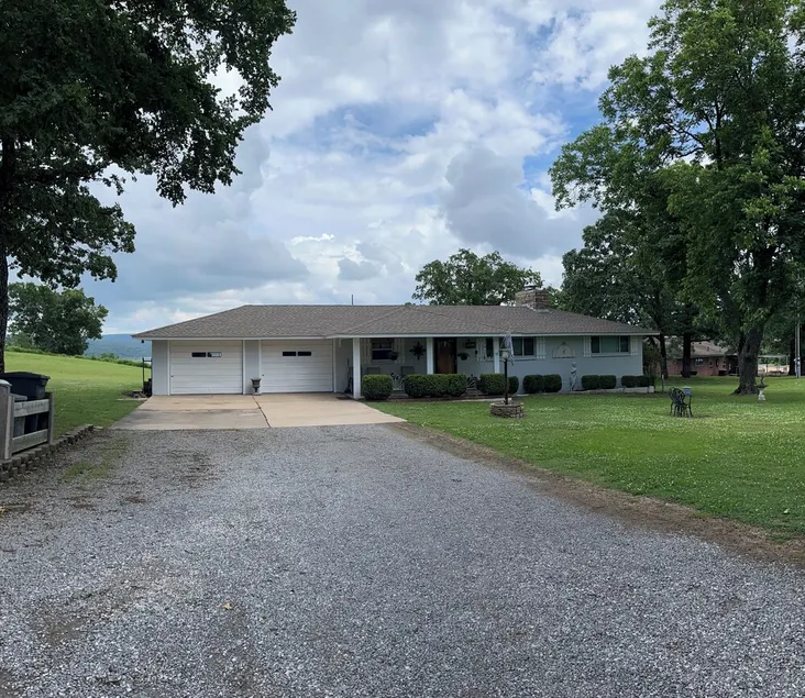 Tenkiller Bluff House - Image 1