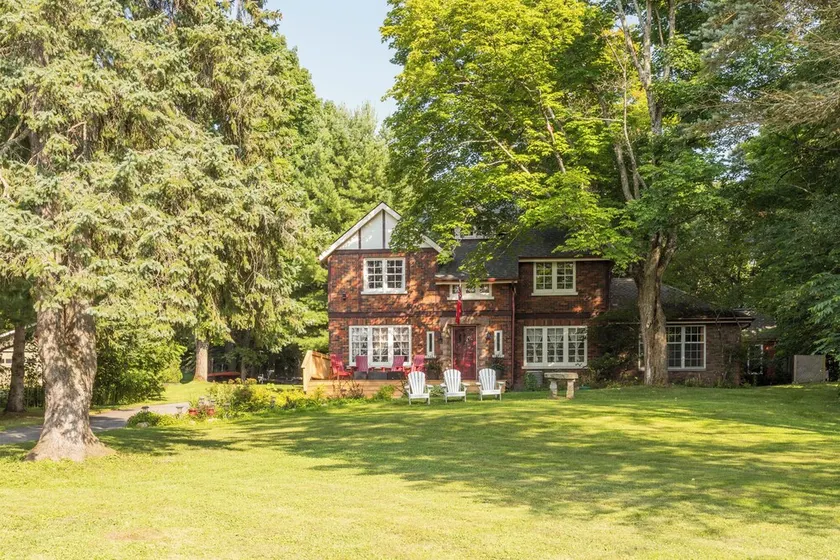 Muskoka Manor, Windermere, Lake Rosseau, with Sauna and Fireplace - Image 1