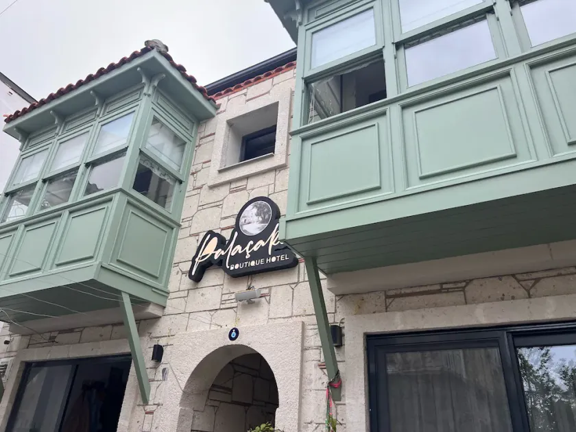 Alaçatı Palaçaki Otel - Image 1