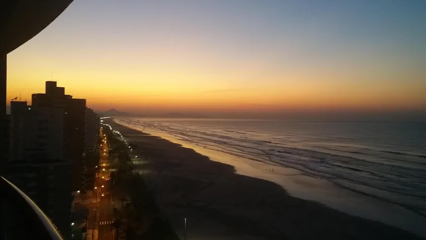 Beachfront apartment with fantastic views. - Image 1