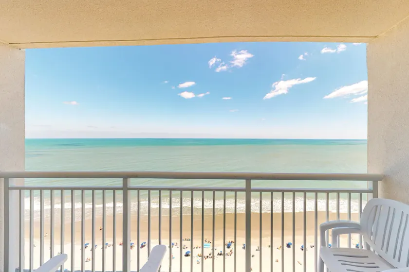 18th floor oceanfront condo w/ central AC, shared pool/hot tub, WiFi, balcony - Image 1