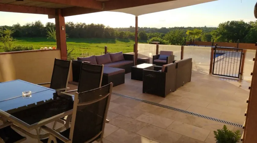 Villa privative climatisée au calme avec vue et piscine privée chauffée. - Image 1