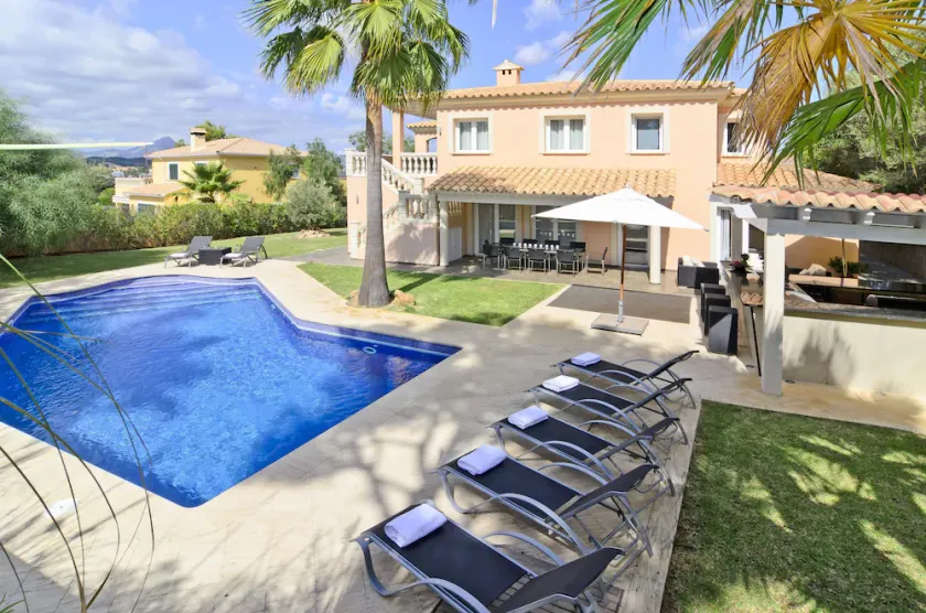 Villa de rêve avec piscine, cuisine extérieure, dans un emplacement privilégié près de Port Adriano - Image 1