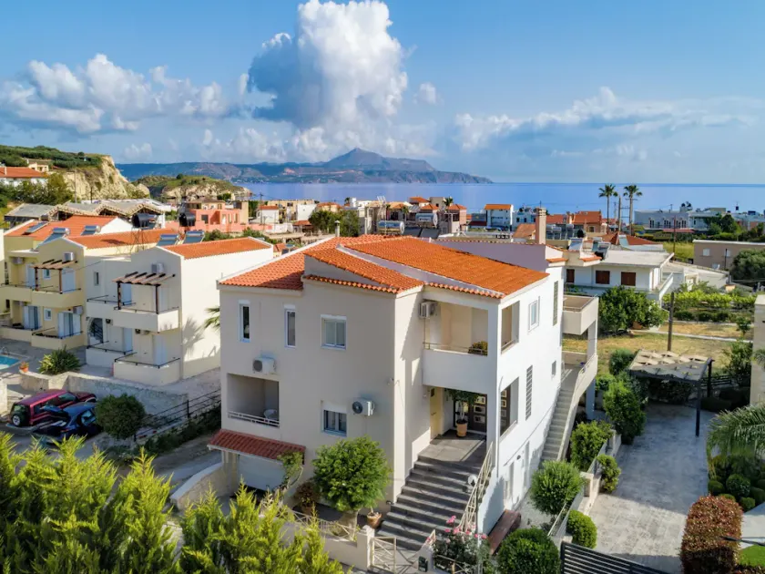 SYNNY AND COMFORTABLE STUDIO NEAR CRYSTAL WATER SANDY BEACH - Image 1