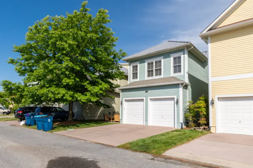 Single Family home in The Peninsula - Image 1
