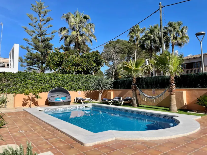 Vacation home with pool for 8 people 200 m to the beach. - Image 1