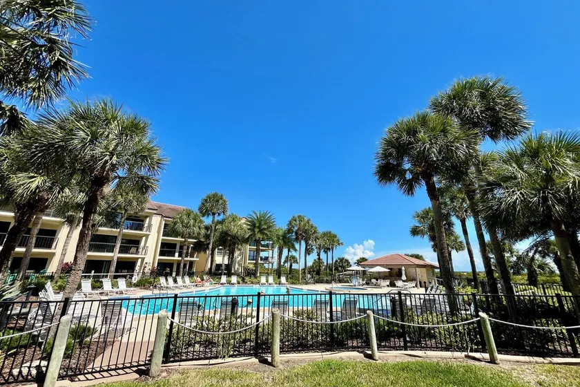 Sanctuaire accueillant avec accès facile à la piscine et à la promenade! - Image 1
