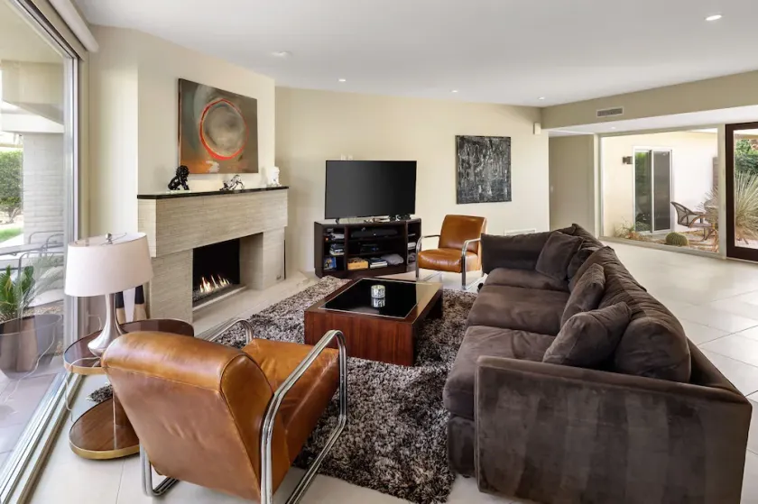 Mid Century Modern-Stunning Mountain Views, Quiet, Clean, Bright & Open Design. - Image 1