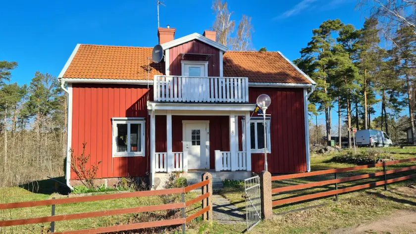 House 200m from the water - Image 1