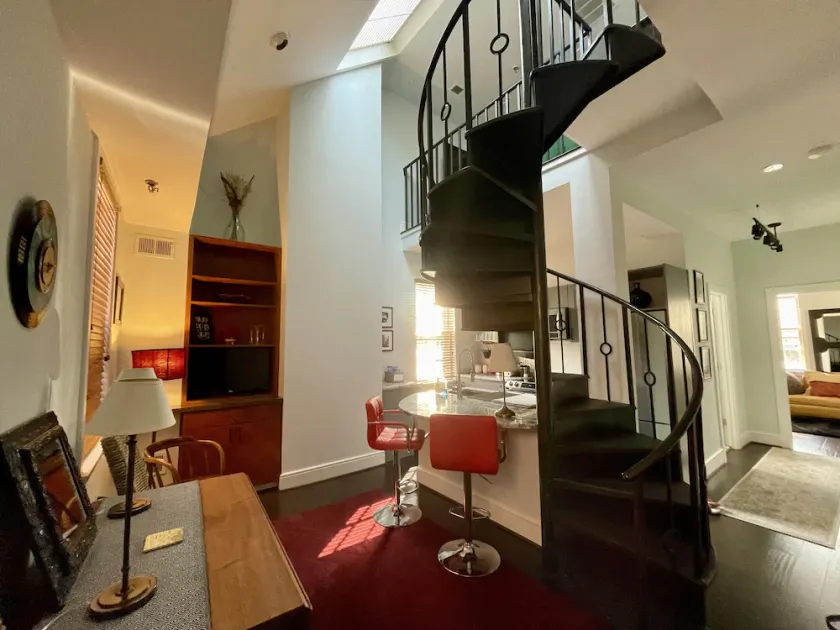 Beautiful 2 Bedroom with Loft in Heart of Old Town—sleeps 6 - Image 1