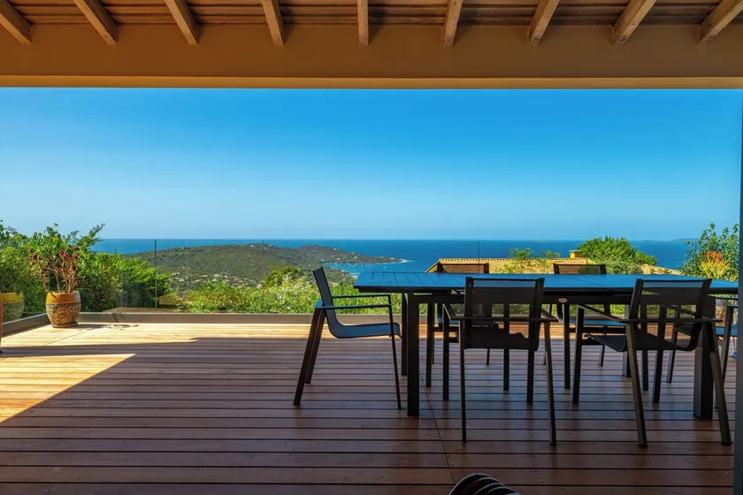 Fully renovated family home, authentic setting, 5min from the beach - Image 1