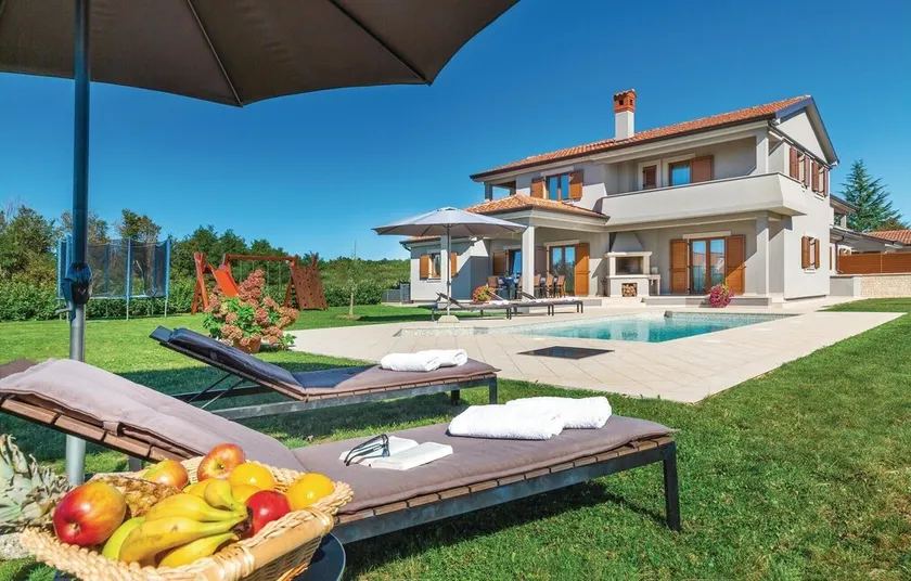 Beautiful Home in Trosti With Jacuzzi, Wifi and 4 Bedrooms - Image 1