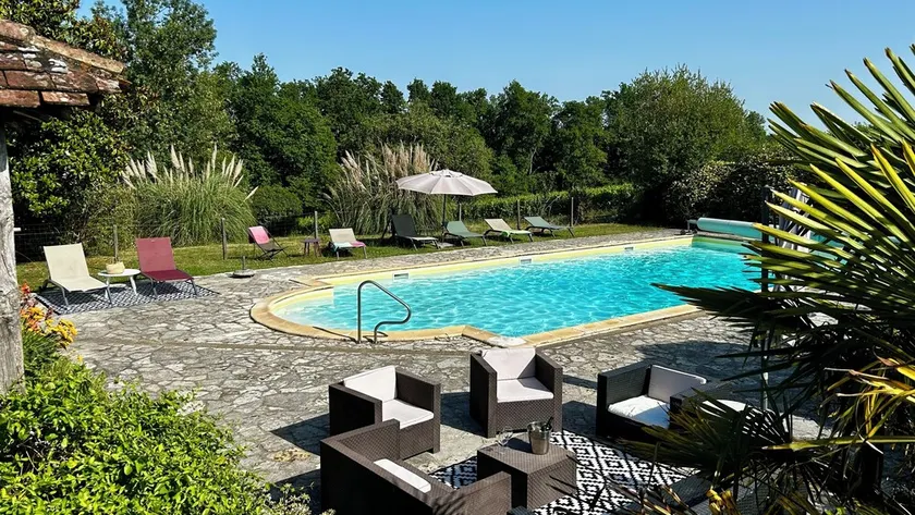 Secluded Perigordine Farmhouse in Monbazillac, Near Bergerac. Large Heated Pool. - Image 1