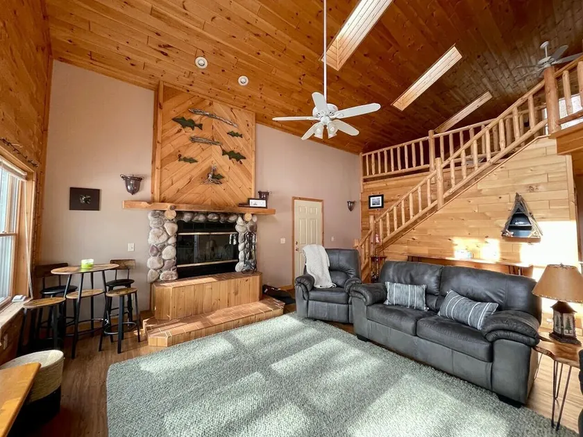 Spacious Cabin on the Chippewa River - Image 1