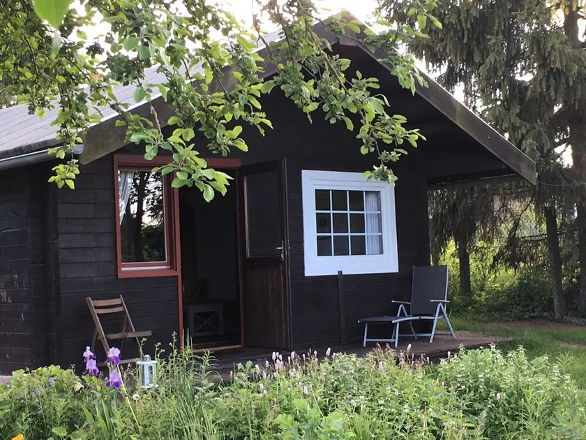 Log cabin in nature and tranquillity - Image 1