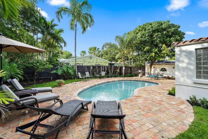 The Couple’s Paradise, Close to Downtown, Salt-Water Pool - Image 1