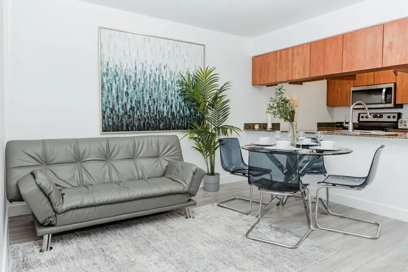 Gorgeous 2BR @ the Heart of Brickell, Free Parking - Image 1