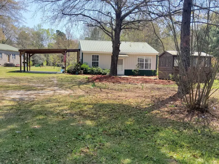 Beautiful country cottage with ease of access! Minutes to I-26, I-95 and Hwy 301 - Image 1