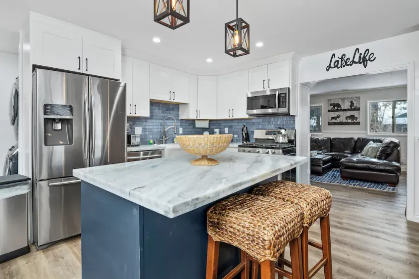 Boulder Bay Bungalow - Updated mountain retreat with hot tub, game table, and sauna! - Image 1