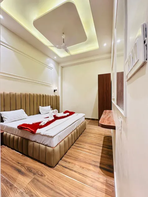 Hotel Cloud 9 - Image 1