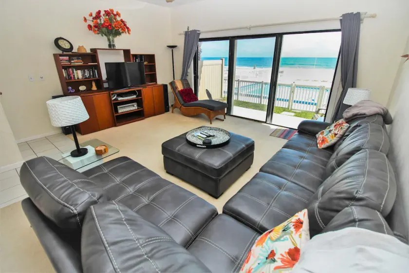 Oceanside Village Townhouse No Drive New Smyrna Beach, Private Ground Floor Patio w Grill - Image 1
