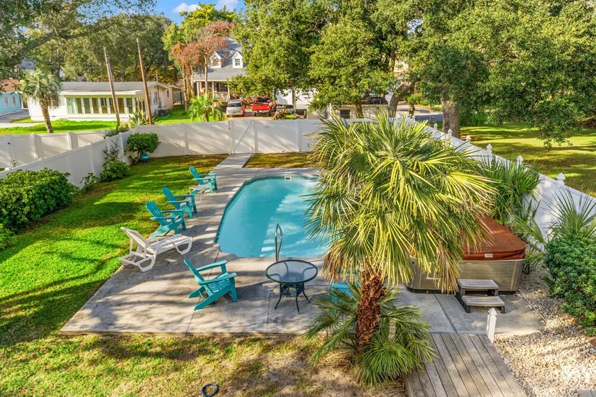 Newly Refurbished Beach House w/Pool & Hot Tub + Free Attraction Tickets! - Image 1