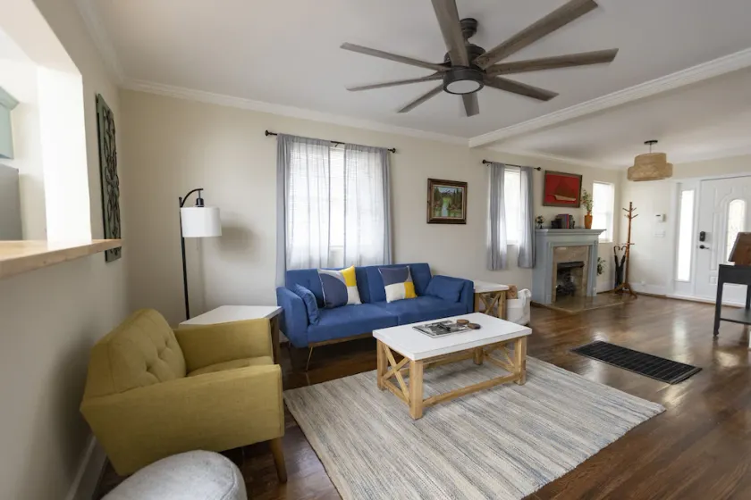 Charming 3BR House Close to Birmingham Airport - Image 1
