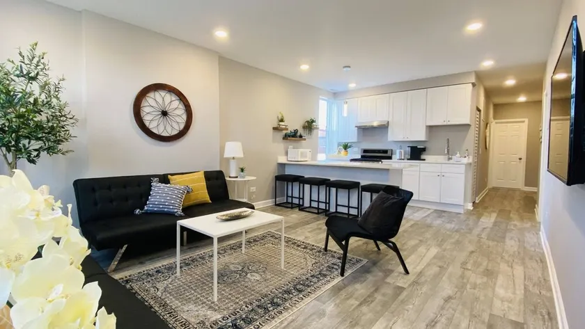 Archer #2 - New 3 Bedroom near McCormick Place, Wintrust Arena, Chinatown - Image 1